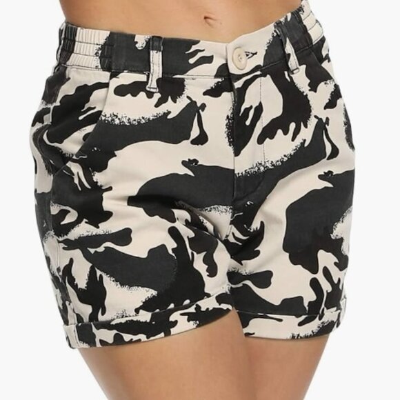 Size 8 Camo Casual Shorts with Pockets Elastic Waist 4" inseam - Picture 1 of 3